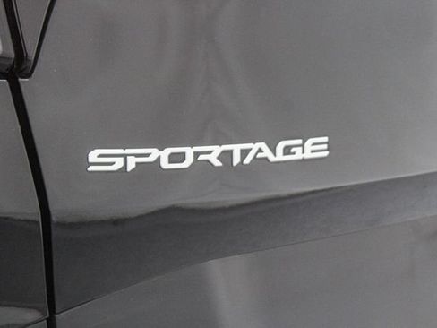 Used 2025 Kia Sportage EX FWD image 11