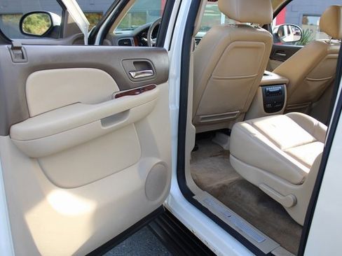 Used 2011 Chevrolet Suburban LTZ image 17