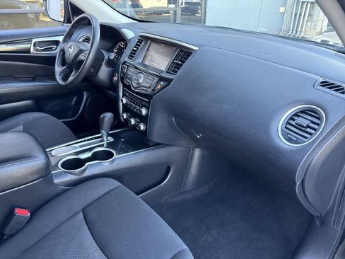 Used 2020 Nissan Pathfinder SV image 23