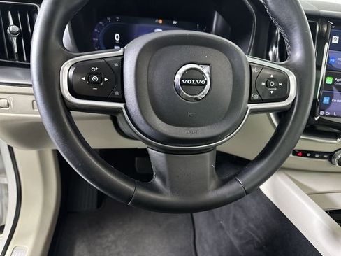 Used 2022 Volvo XC60 B5 Momentum AWD/4WD image 11