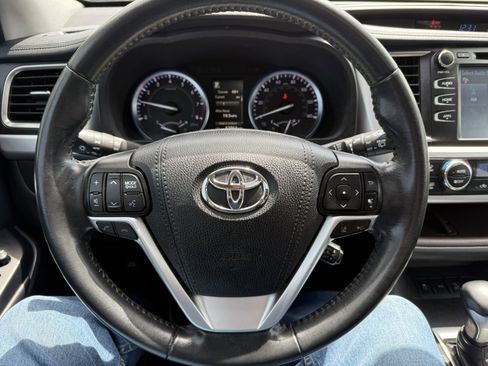 Used 2019 Toyota Highlander XLE image 13