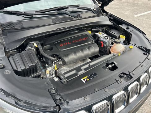 Certified 2022 Jeep Compass Limited image 17