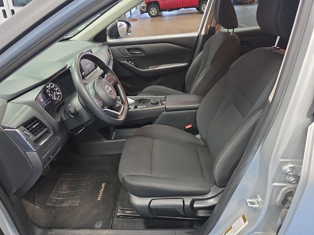 Used 2024 Nissan Rogue S AWD/4WD image 17