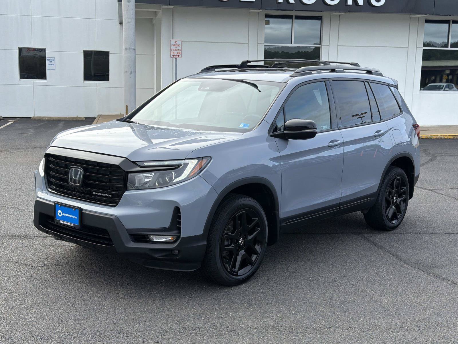 Certified 2024 Honda Passport Black Edition image 4