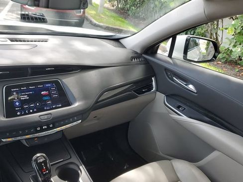 Used 2022 Cadillac XT4 Premium Luxury w/ Safety Alert Package FWD image 19