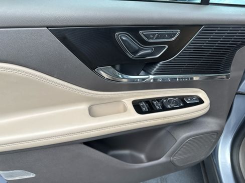 Used 2022 Lincoln Corsair AWD w/ Premium Package image 18