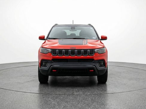Used 2025 Jeep Compass Trailhawk AWD/4WD image 2