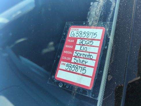 Certified 2025 Kia Sorento EX image 6