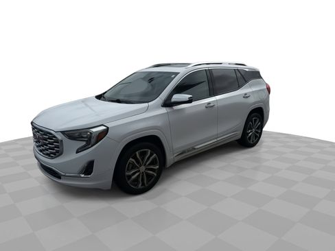 Used 2019 GMC Terrain Denali w/ Driver Alert Package II image 4