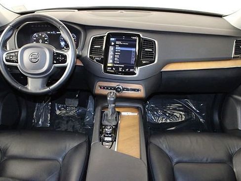 Used 2021 Volvo XC90 T6 Momentum w/ Protection Package Premier image 31