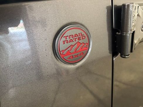 Used 2019 Jeep Wrangler Unlimited Rubicon w/ LED Lighting Group AWD/4WD image 12