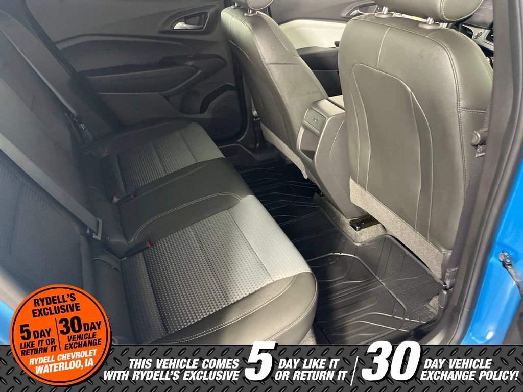 Used 2025 Chevrolet Trax LT w/ LT Convenience Package FWD image 8