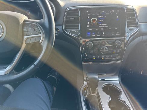 Certified 2021 Jeep Grand Cherokee Laredo X image 16