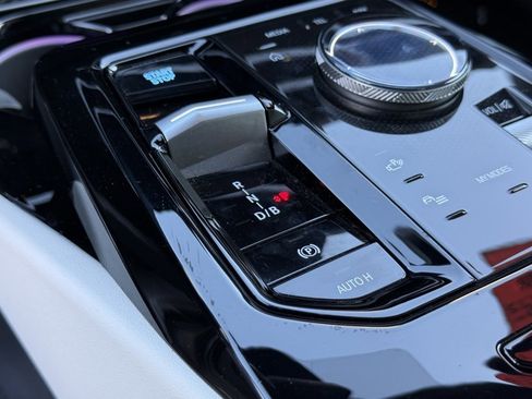 Used 2025 BMW i5 xDrive40 w/ Premium Package image 23