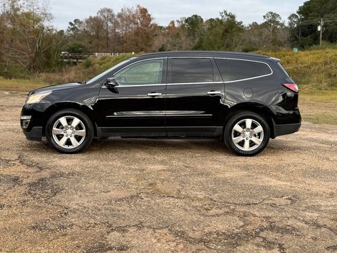 Used 2017 Chevrolet Traverse Premier image 2