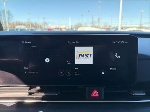 Used 2025 Kia Carnival EX image 20