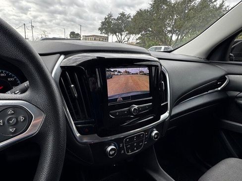 Used 2020 Chevrolet Traverse LS image 11