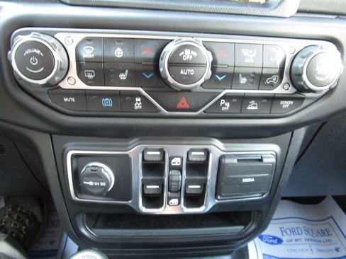 Used 2021 Jeep Wrangler Unlimited Sahara w/ Cold Weather Group image 31