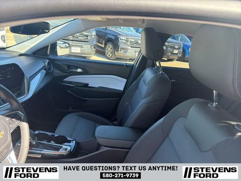 Used 2025 Chevrolet Trax LT w/ LT Convenience Package image 14