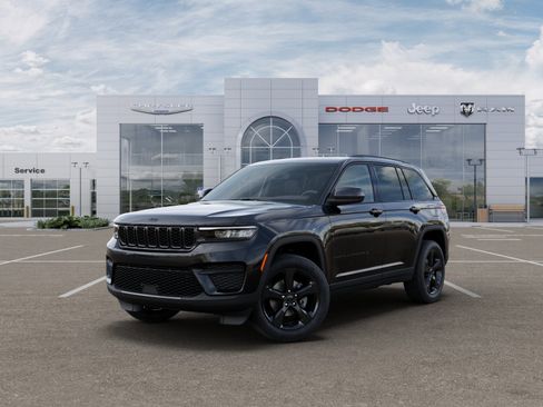 New 2025 Jeep Grand Cherokee Laredo image 2