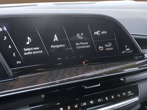 Used 2024 Cadillac Escalade Sport Platinum w/ Heavy-Duty Trailer Package image 16