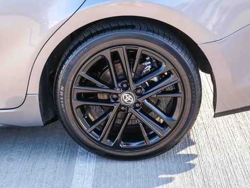 Used 2025 Toyota Camry SE FWD image 9