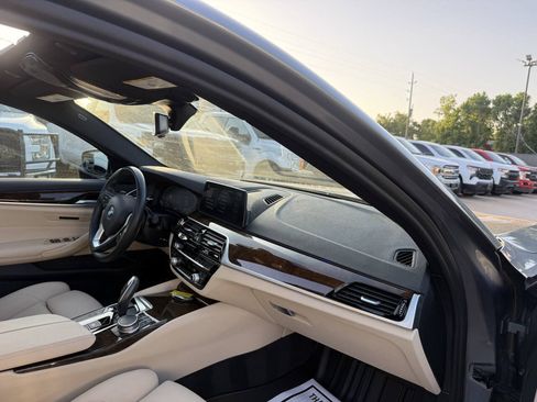 Used 2020 BMW 530i w/ Convenience Package RWD image 9