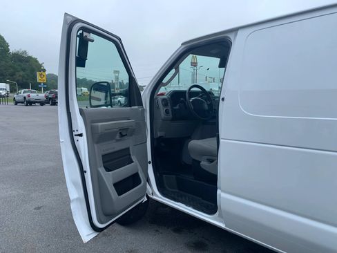 Used 2009 Ford E-350 and Econoline 350 Extended Super Duty RWD image 7