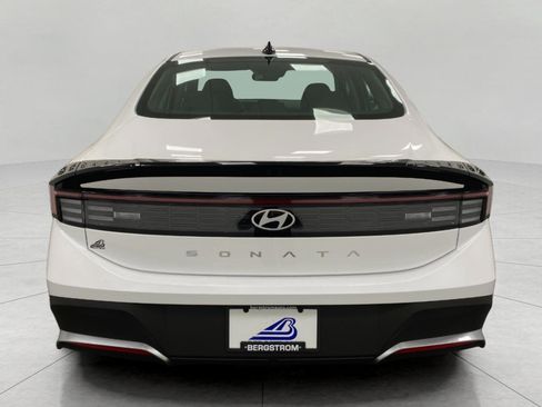 New 2026 Hyundai Sonata SE FWD image 4