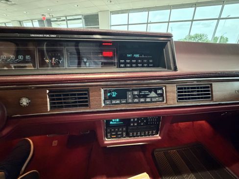 Used 1989 Oldsmobile Ninety-Eight Regency Brougham FWD image 13