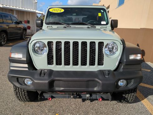 Used 2024 Jeep Wrangler Sport S image 9