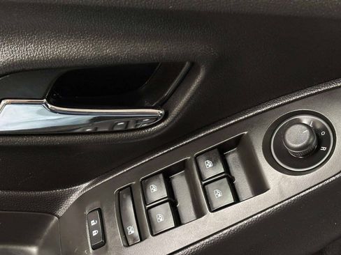 Used 2017 Chevrolet Trax LT w/ LT Convenience Package AWD/4WD image 25