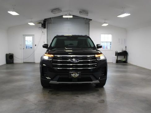 New 2026 Ford Explorer Active RWD image 2