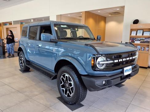 New 2025 Ford Bronco Outer Banks image 3