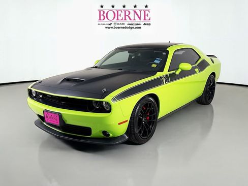 Used 2023 Dodge Challenger R/T w/ T/A Package image 3