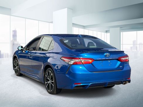 Used 2019 Toyota Camry SE FWD image 3