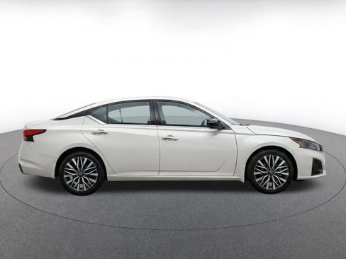 Used 2025 Nissan Altima 2.5 SV FWD image 10