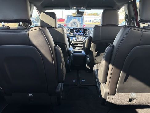 New 2026 Chrysler Pacifica Select FWD image 17