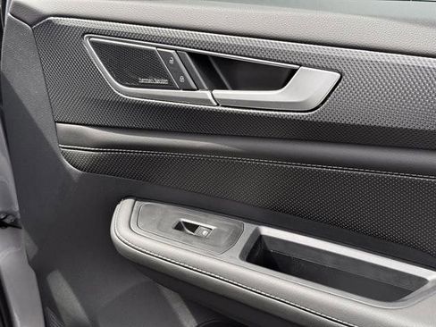 Used 2025 Volkswagen Atlas Cross Sport SEL Premium R-Line image 26