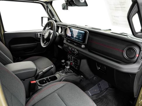Used 2025 Jeep Wrangler Unlimited Rubicon w/ Convenience Group AWD/4WD image 24