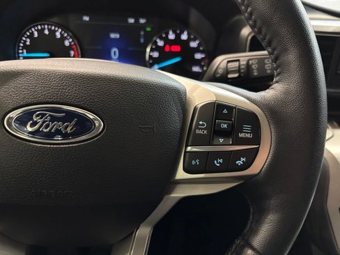 Used 2022 Ford Explorer XLT w/ Equipment Group 202A AWD/4WD image 13