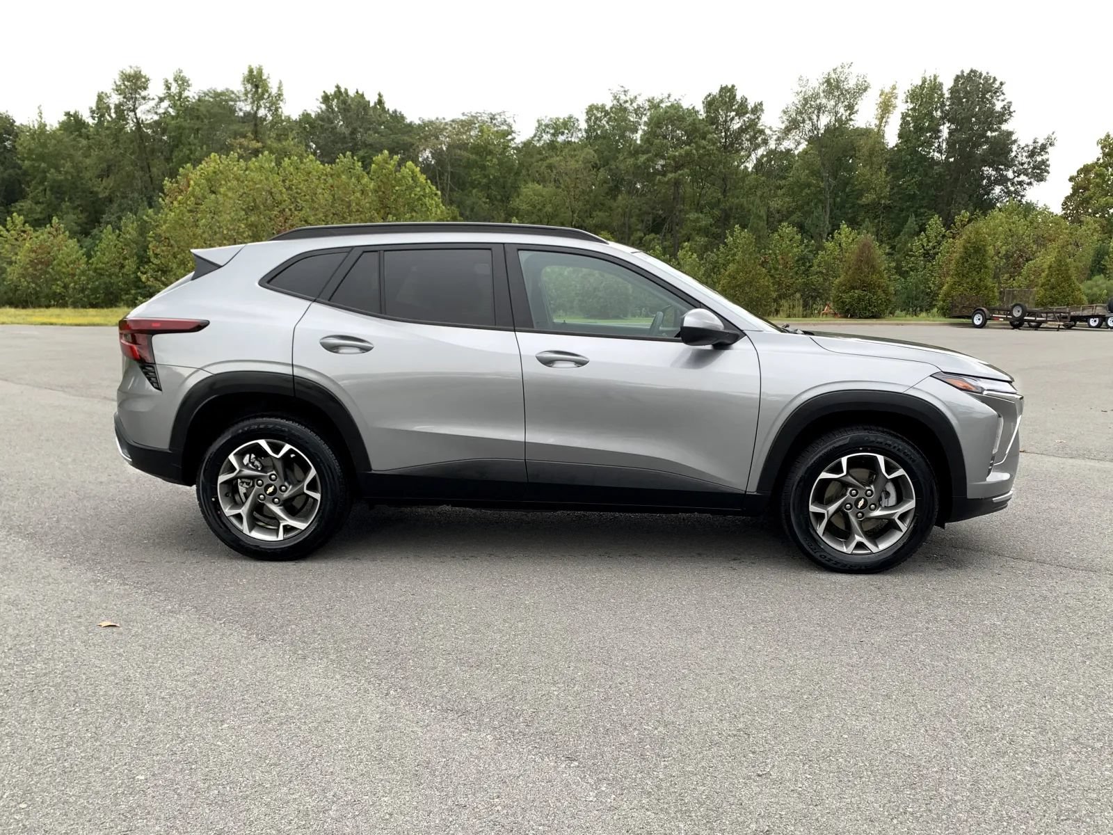 Used 2025 Chevrolet Trax LT FWD image 8