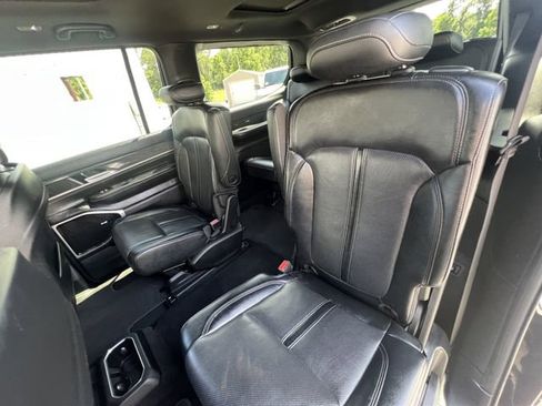 Used 2022 Jeep Wagoneer Series III w/ Premium Group I AWD/4WD image 12