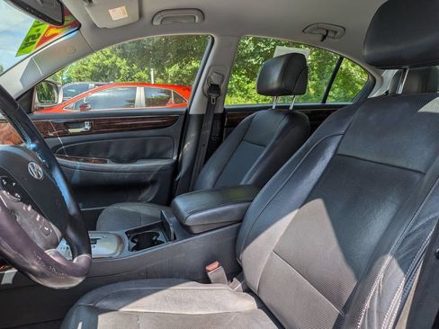 Used 2010 Hyundai Genesis 3.8 RWD image 11