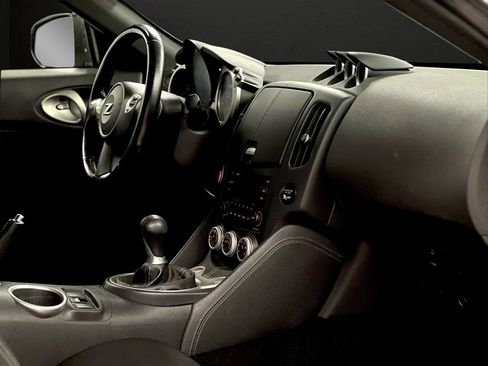 Used 2020 Nissan 370Z Coupe RWD image 15
