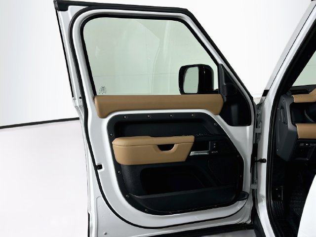 New 2026 Land Rover Defender 110 X-Dynamic SE AWD/4WD image 11
