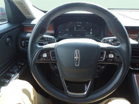 Certified 2023 Lincoln Aviator Reserve w/ Elements Package Plus AWD/4WD image 12