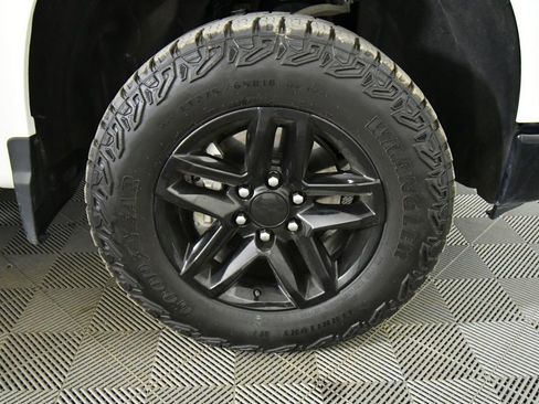 Used 2023 Chevrolet Silverado 1500 Custom Trail Boss AWD/4WD image 17