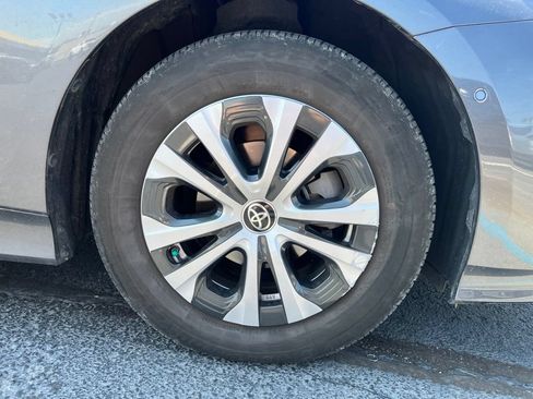 Used 2021 Toyota Prius XLE AWD/4WD image 12