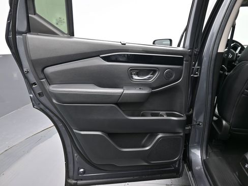 Certified 2025 Honda Pilot EX-L image 35